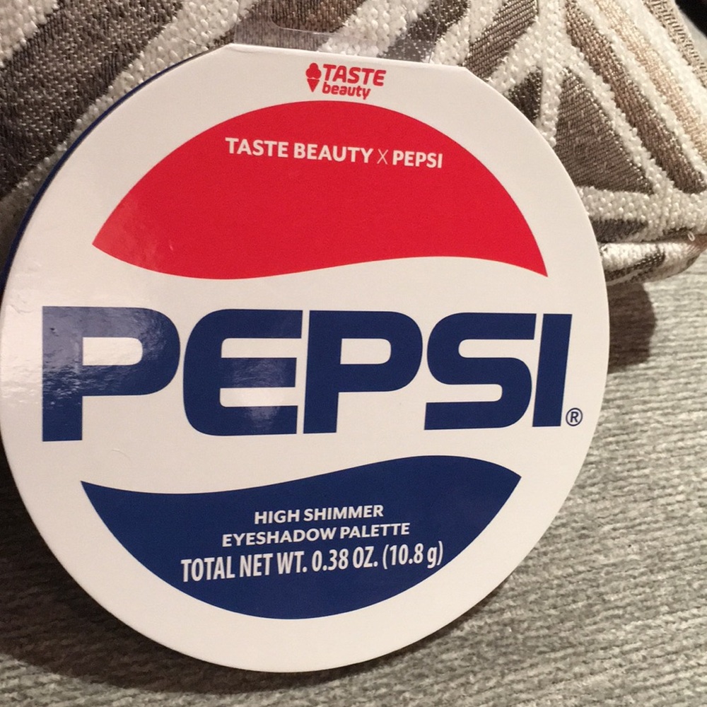PEPSI eyeshadow palette by Taste Beauty